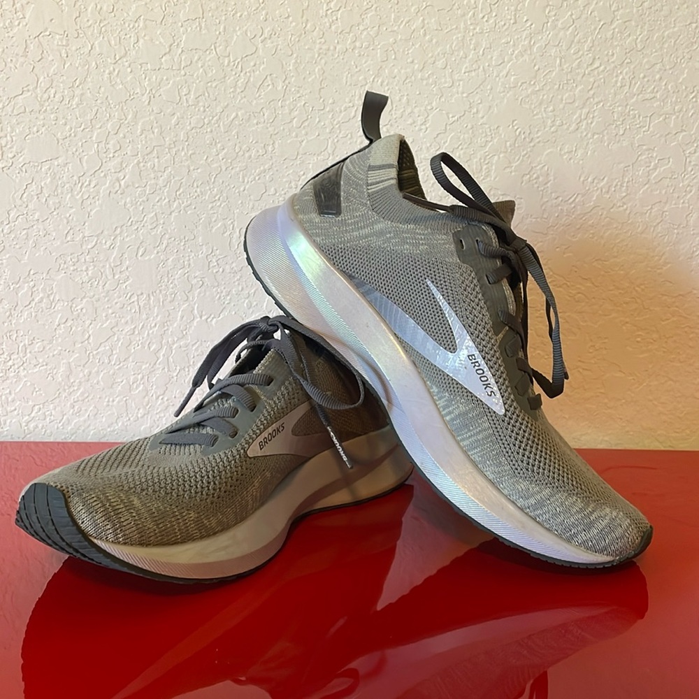 Women’s Brooks Levitate Running Shoes | US Size 8B